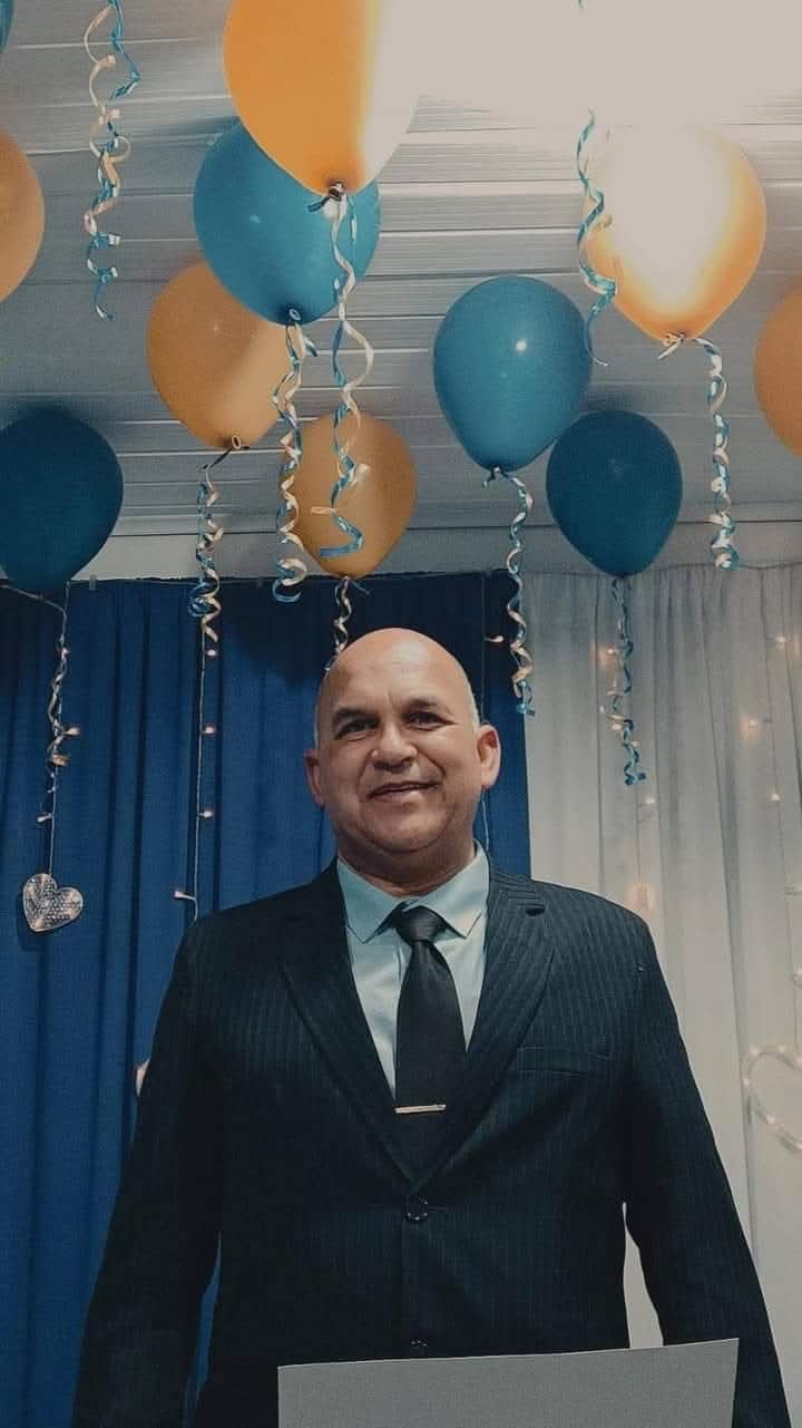 Bispo Paulo em culto de celebração