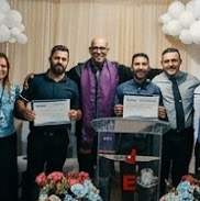 Entrega de certificados no altar