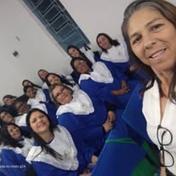 Irmãs reunidas no culto