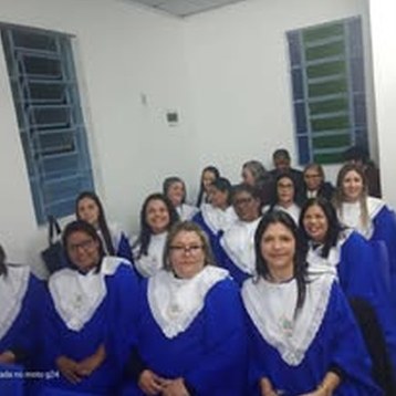 Irmãs reunidas no culto